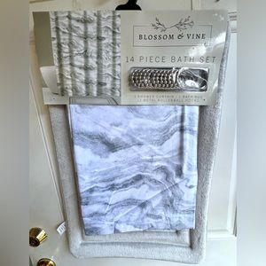 NWT 14 piece Bath set Grey
& White Colors
Blossom & Vine
